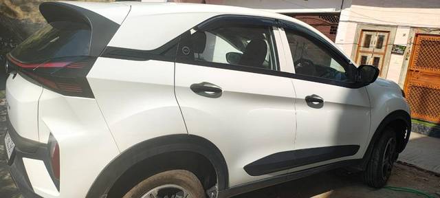 https://images10.gaadi.com/usedcar_image/4524577/original/processed_01ad8bc8-02fb-474c-979b-2d0784b09ae7.jpg?imwidth=6402