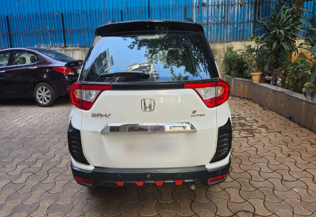 https://images10.gaadi.com/usedcar_image/4524587/original/6712514a-4e48-4653-bf5b-b67bf66c7dae.?imwidth=6400