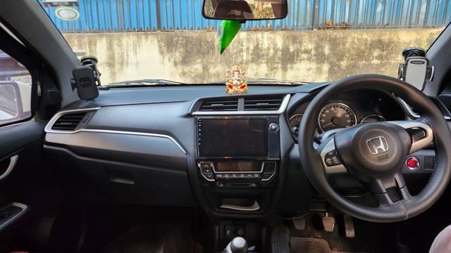 https://images10.gaadi.com/usedcar_image/4524587/original/76c574ea-ec0b-447a-96a4-bed0f3e304fc.jpg?imwidth=6401
