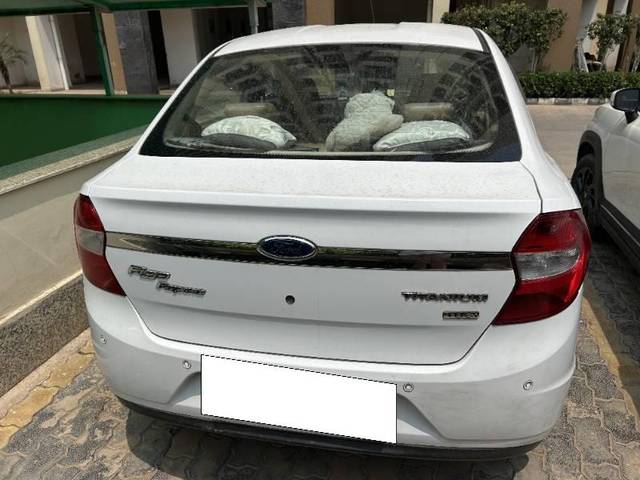 https://images10.gaadi.com/usedcar_image/4524609/original/processed_e5a930ea-8b00-46c9-ac52-8ddf30e27403.jpg?imwidth=6400