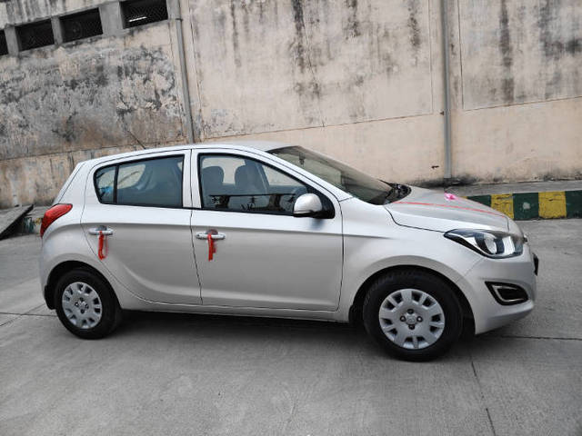 https://images10.gaadi.com/usedcar_image/4524625/original/5905df4f918b275d0100d0e6dc0fb4d2.png?imwidth=6401