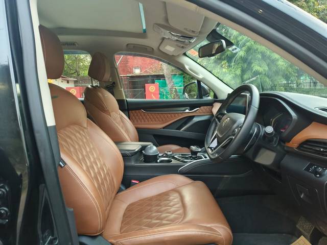 https://images10.gaadi.com/usedcar_image/4524627/original/dda7a08e50bba880d5a11af6b83c71ad.jpg?imwidth=6402