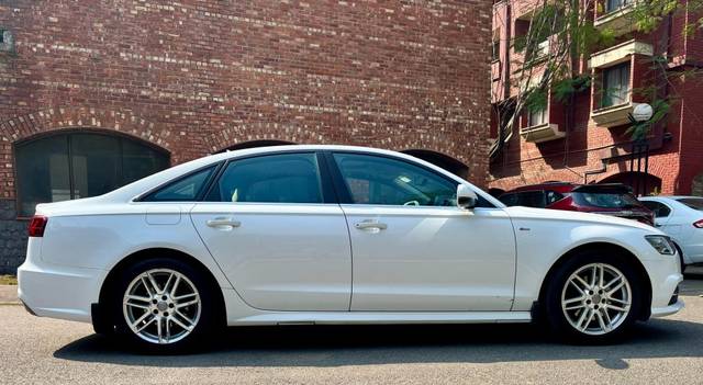 https://images10.gaadi.com/usedcar_image/4524640/original/48f796a3c384d2fa66bfd11bec84ef44.jpg?imwidth=6401