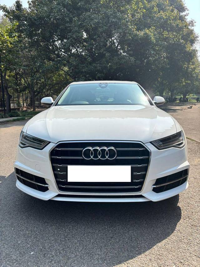 https://images10.gaadi.com/usedcar_image/4524640/original/processed_0c79756fd72888e6a34c589c5598e57b.jpg?imwidth=6400