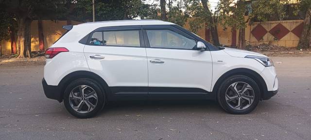 https://images10.gaadi.com/usedcar_image/4524643/original/13bc8fe869421b471346fa0adae8a226.jpg?imwidth=6402