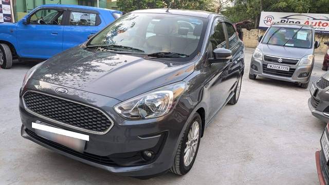 https://images10.gaadi.com/usedcar_image/4524650/original/processed_7c762d00585b51363f4497e545355626.jpg?imwidth=6402