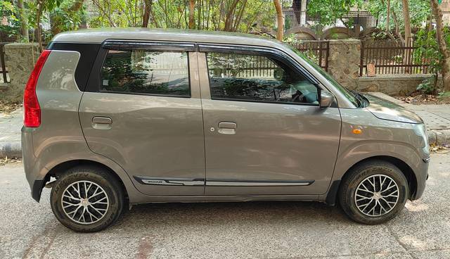 https://images10.gaadi.com/usedcar_image/4524651/original/processed_2f08d01b14a81a080d61dbf4da9e34c7.jpg?imwidth=6401