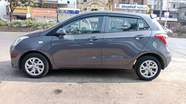 https://images10.gaadi.com/usedcar_image/4524660/original/processed_f7e37a632e25dc09dfd8ac1405da6604.jpg?imwidth=6402