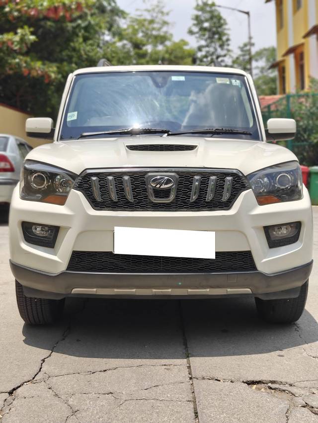 https://images10.gaadi.com/usedcar_image/4524663/original/processed_3948ba6bb48ffdf0081cd5a929d79181.jpg?imwidth=6401