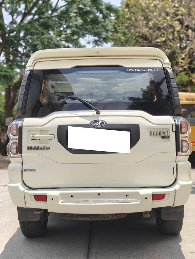 https://images10.gaadi.com/usedcar_image/4524663/original/processed_8c965e44d9836e504e3ecaba270a3bc6.jpg?imwidth=6402