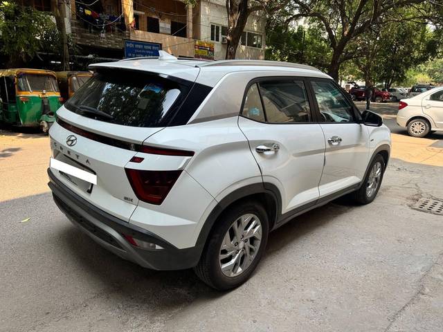 https://images10.gaadi.com/usedcar_image/4524672/original/processed_d5d3cbe6-b7ce-4499-9953-606eb3cee63d.jpg?imwidth=6402