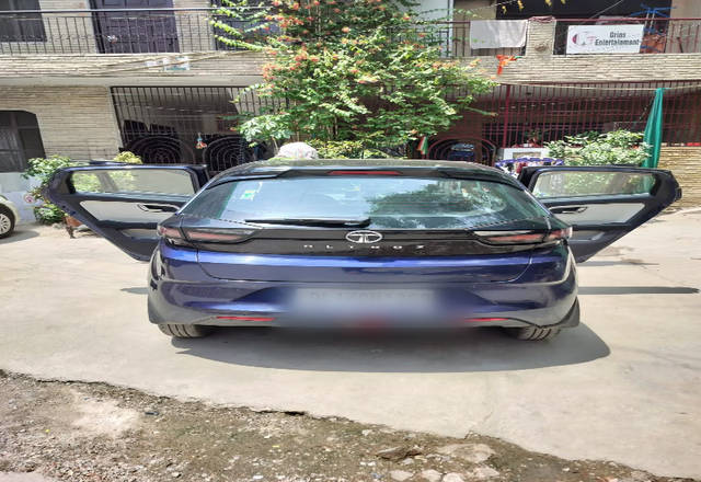 https://images10.gaadi.com/usedcar_image/4524695/original/386568e1-021d-49e5-becc-b828bff0cbfc.?imwidth=6400