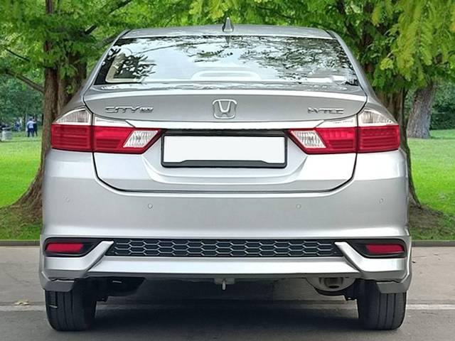 https://images10.gaadi.com/usedcar_image/4524722/original/processed_bbd45f19bf9d56802564983cb3511d7b.jpg?imwidth=6402