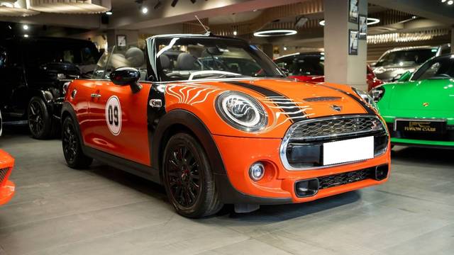 https://images10.gaadi.com/usedcar_image/4524723/original/processed_9f314cd78f8551e05a2eb3b00987262e.jpg?imwidth=6400