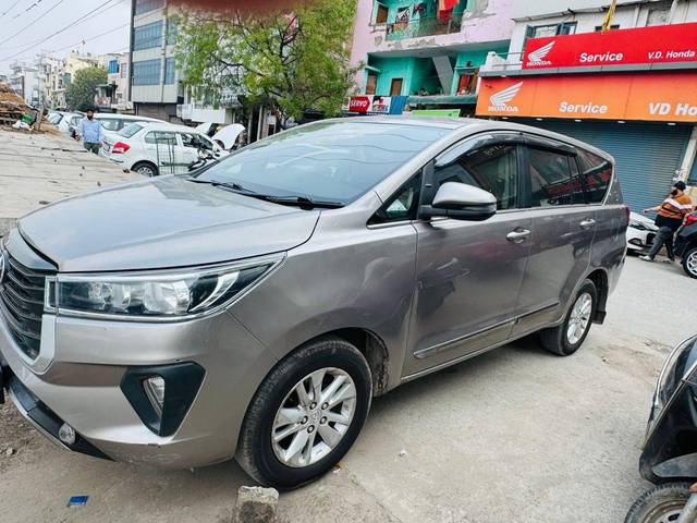 https://images10.gaadi.com/usedcar_image/4524724/original/processed_02476821b2f0bd364c9db41bd7c74221.jpg?imwidth=6402