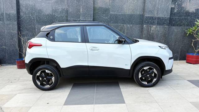 https://images10.gaadi.com/usedcar_image/4524726/original/processed_833d5169962a57bec18f3f8e8db02c62.jpg?imwidth=6401