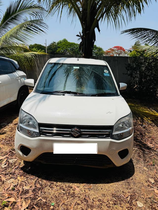https://images10.gaadi.com/usedcar_image/4524728/original/processed_0a7c5e9fe8c9dc50058aeffe3ef2459c.jpg?imwidth=6402