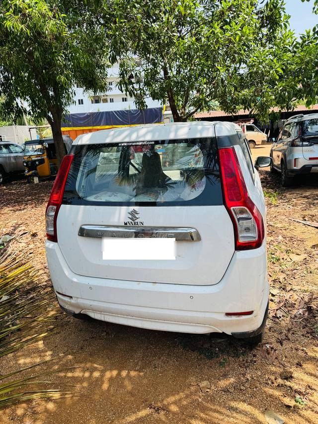https://images10.gaadi.com/usedcar_image/4524728/original/processed_6769af0e4b88ea79985f4bead1fdeac1.jpg?imwidth=6401