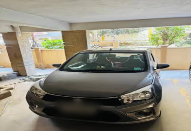 https://images10.gaadi.com/usedcar_image/4524735/original/e4e8e833-72ac-4d63-b80c-2c72812abfdb.?imwidth=6401