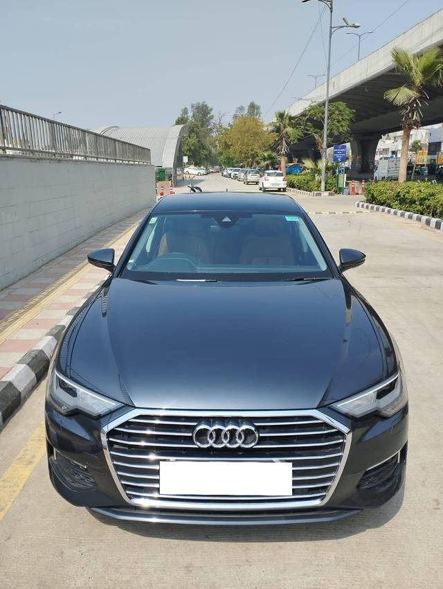 https://images10.gaadi.com/usedcar_image/4524762/original/processed_b6f7c81412517974e824bd2983a7f9b7.jpg?imwidth=6400