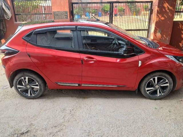 https://images10.gaadi.com/usedcar_image/4524776/original/processed_59dd9154-9370-4128-9213-9c1575e53d00.jpg?imwidth=6401