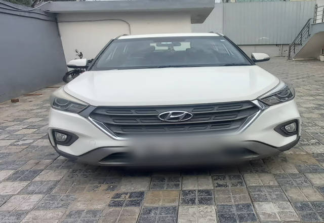 https://images10.gaadi.com/usedcar_image/4524791/original/59f54b96-3c4e-4bff-a283-40a74e8416a4.?imwidth=6400
