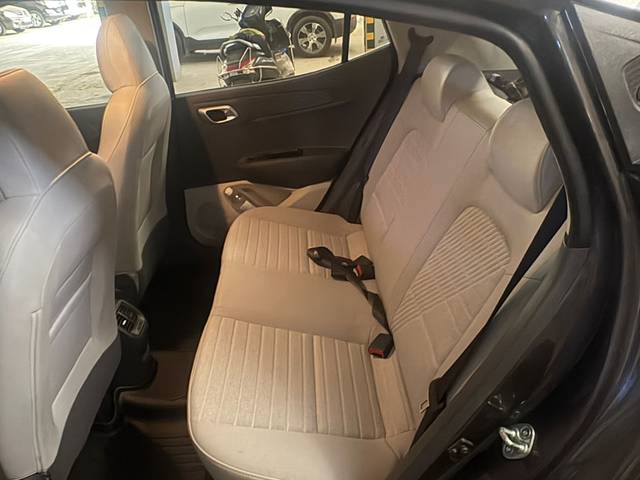 https://images10.gaadi.com/usedcar_image/4524821/original/3dddca2d3f989fb974294fd4478433a4.jpg?imwidth=6402