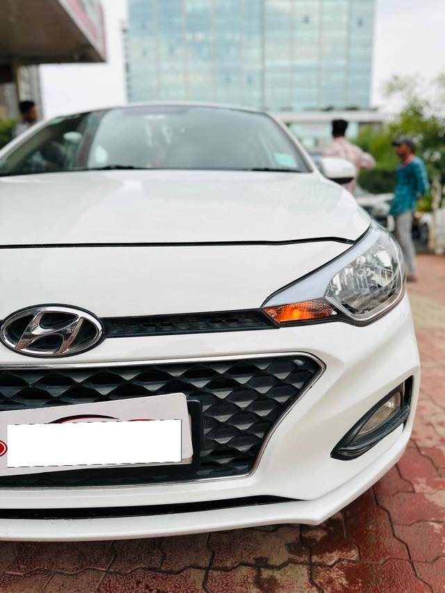 https://images10.gaadi.com/usedcar_image/4524824/original/processed_261ecfcabfe630e23185487721e5ddda.jpg?imwidth=6400