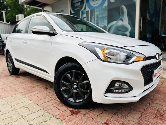 https://images10.gaadi.com/usedcar_image/4524824/original/processed_665b2e2ea29611a2d4611e83df31fcd6.jpg?imwidth=6401