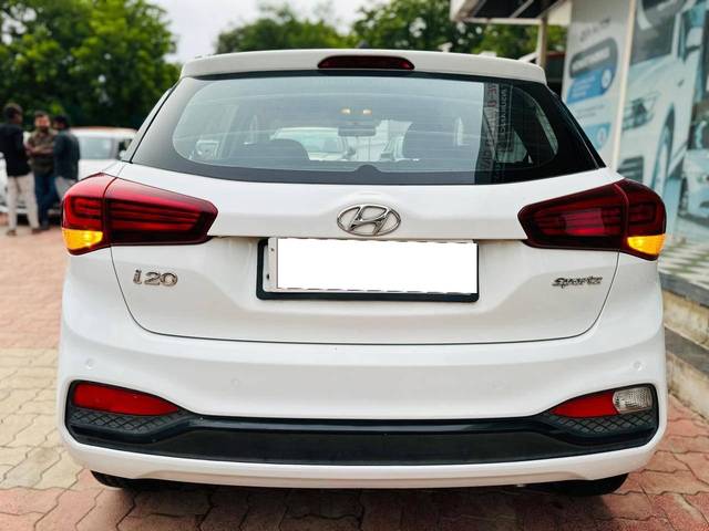 https://images10.gaadi.com/usedcar_image/4524824/original/processed_752a7d6038a3fac0232e015863b75916.jpg?imwidth=6402