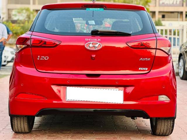 https://images10.gaadi.com/usedcar_image/4524853/original/processed_76962a3c5d27c0044804999da024fab9.jpg?imwidth=6402