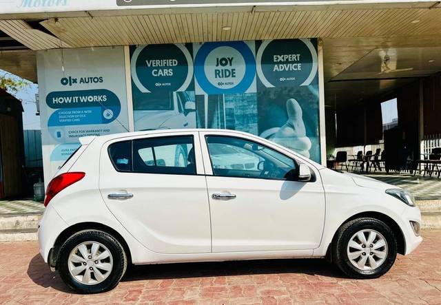 https://images10.gaadi.com/usedcar_image/4524857/original/processed_659a807b233a673970cc38b7bc553dad.jpg?imwidth=6401