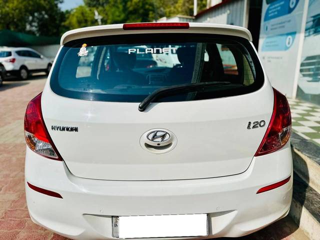 https://images10.gaadi.com/usedcar_image/4524857/original/processed_cd2ca535e8f3cbb9c8987be1d17622f7.jpg?imwidth=6402