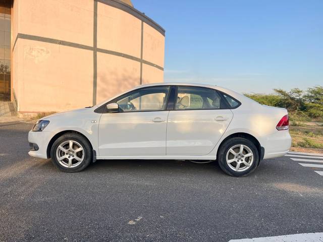 https://images10.gaadi.com/usedcar_image/4524861/original/4338c464aaf2998036450f5479274d8b.jpg?imwidth=6401