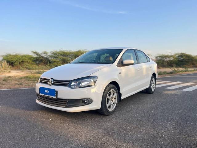 https://images10.gaadi.com/usedcar_image/4524861/original/processed_df3e64f120b8f4d3844f0116f1ebc53b.jpg?imwidth=6402
