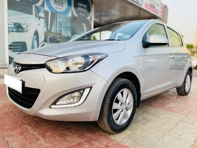 https://images10.gaadi.com/usedcar_image/4524862/original/processed_fa33fb6b8a281956f03ef1695cb14a02.jpg?imwidth=6400
