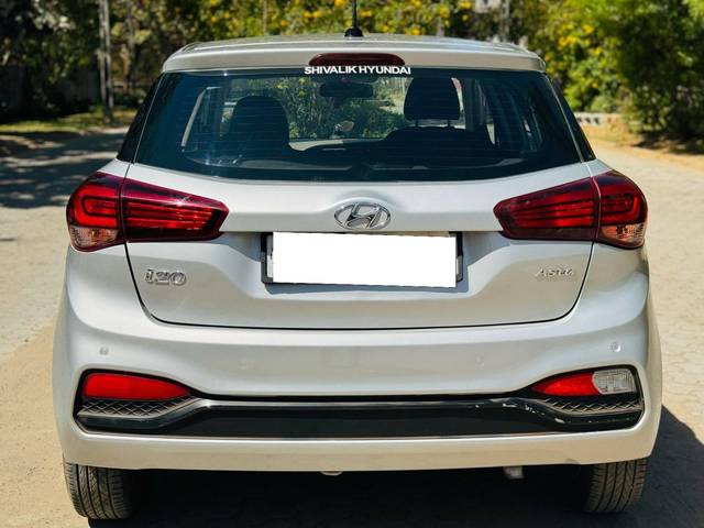 https://images10.gaadi.com/usedcar_image/4524871/original/processed_44b51923854dacb3b698b3bf47bb24d5.jpg?imwidth=6402