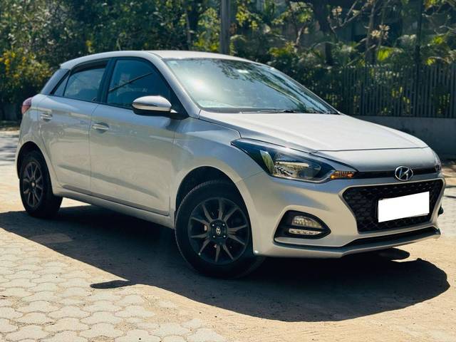 https://images10.gaadi.com/usedcar_image/4524871/original/processed_c89a110d8c626c11c4fbcc4009ffb6a4.jpg?imwidth=6400