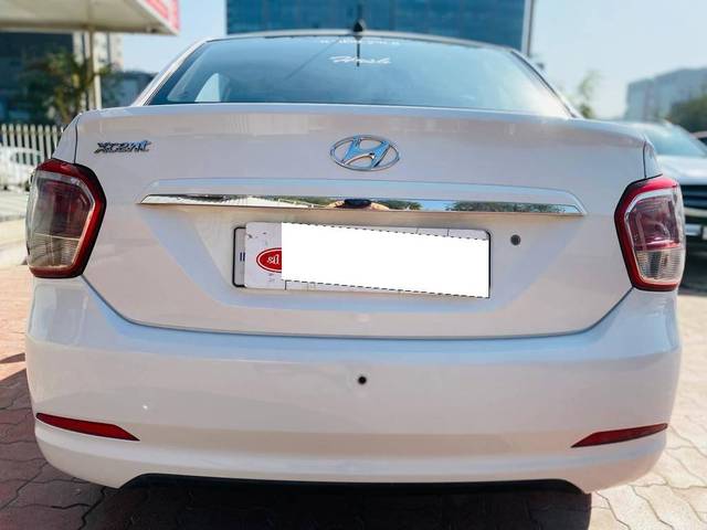 https://images10.gaadi.com/usedcar_image/4524873/original/processed_24a0706585196d32c90c79bd45b3dac8.jpg?imwidth=6402