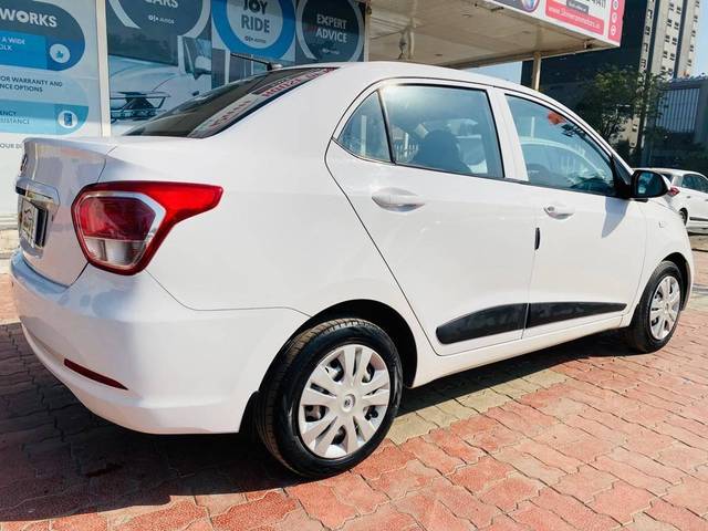 https://images10.gaadi.com/usedcar_image/4524873/original/processed_af90627256e7460ed1afc6a5fce167d3.jpg?imwidth=6401