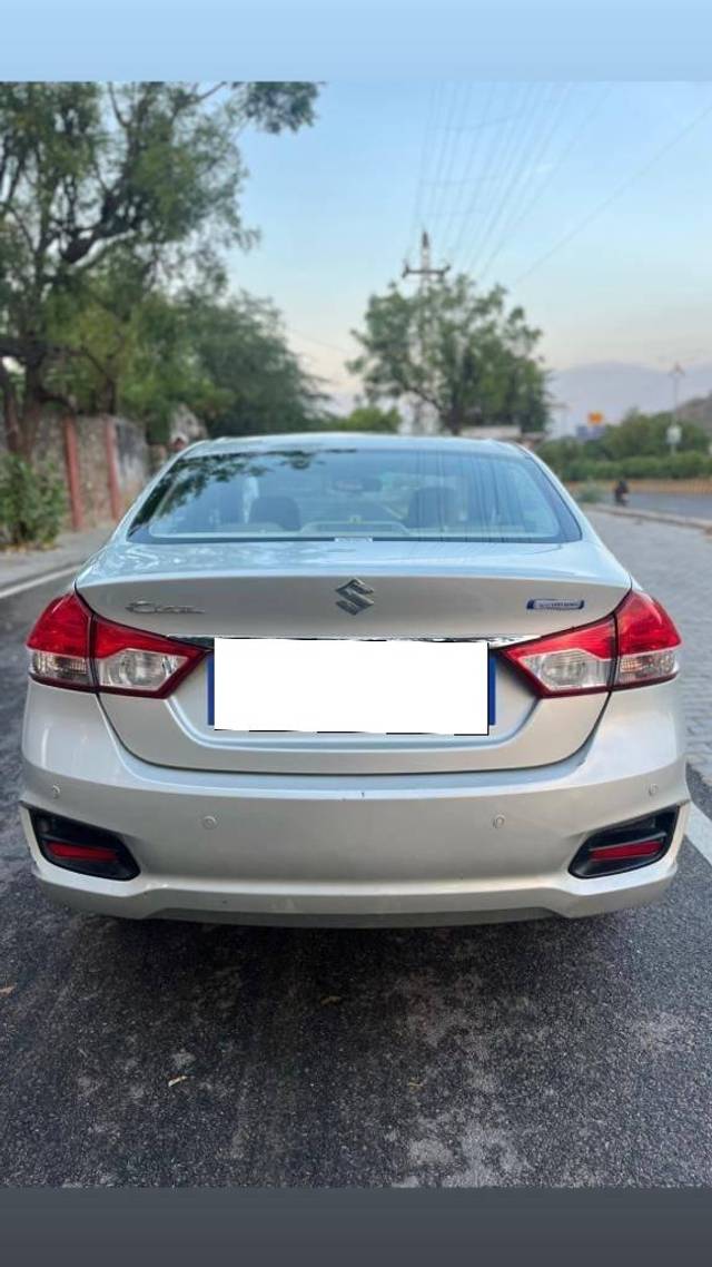 https://images10.gaadi.com/usedcar_image/4524908/original/processed_f3a37f77f6133f7bb615efd600e13ddf.jpg?imwidth=6402