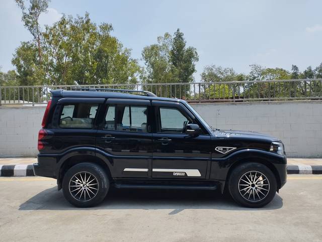 https://images10.gaadi.com/usedcar_image/4524909/original/9cca359af0e468fc9a89e4a40a5c081b.jpg?imwidth=6401