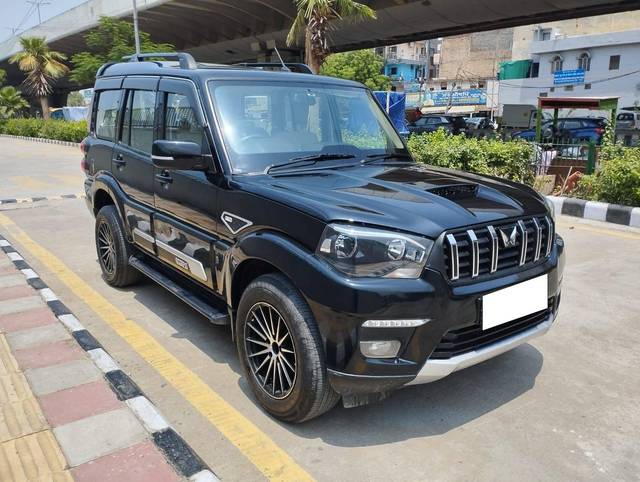 https://images10.gaadi.com/usedcar_image/4524909/original/processed_14b4efeb19bdbb01fd8751ba183f9f3e.jpg?imwidth=6400