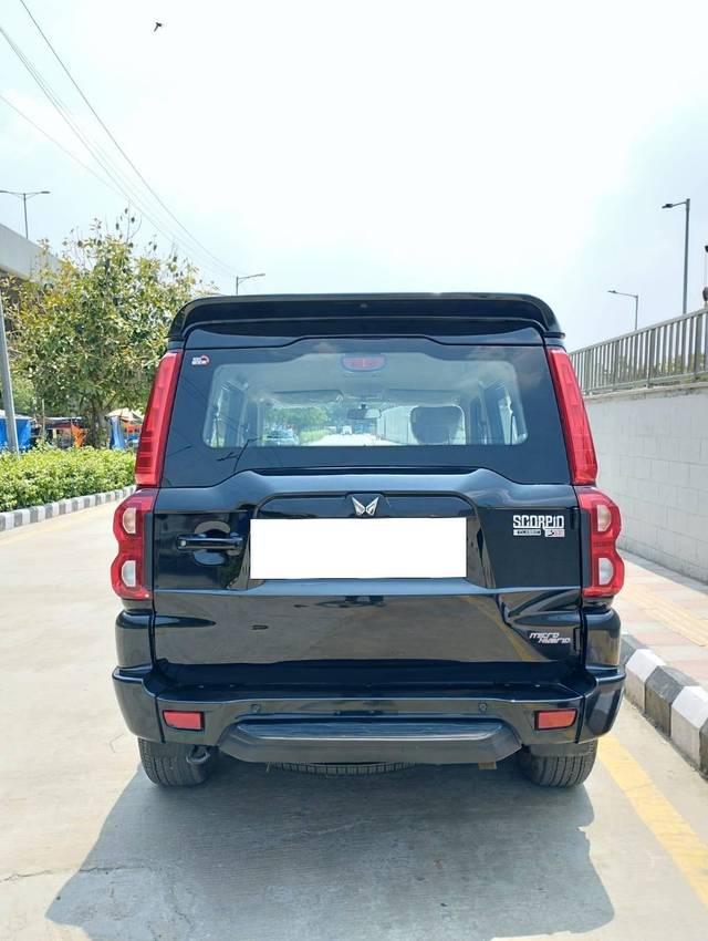 https://images10.gaadi.com/usedcar_image/4524909/original/processed_cce973868817e12bf78434dfdd4eb59a.jpg?imwidth=6402
