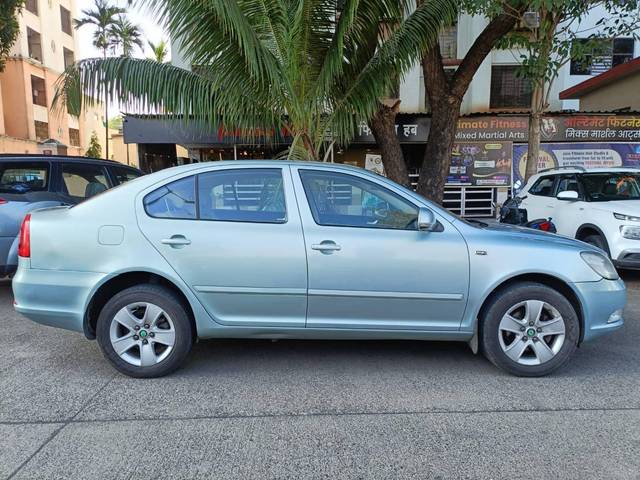https://images10.gaadi.com/usedcar_image/4524912/original/processed_14f5493ae6fb3541cdb7e7968f4c61ea.jpg?imwidth=6401