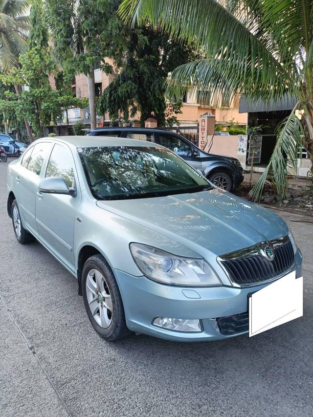 https://images10.gaadi.com/usedcar_image/4524912/original/processed_a3fd0eb272de432a6b91f0dcdcbce28d.jpg?imwidth=6400