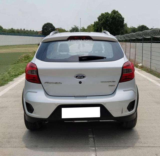 https://images10.gaadi.com/usedcar_image/4524915/original/processed_6b257d4c8d0d23db4899c584443a57dd.jpg?imwidth=6401