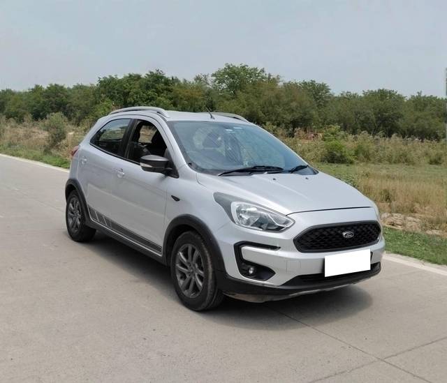 https://images10.gaadi.com/usedcar_image/4524915/original/processed_cefe136354fb617fbf97274fb38daeea.jpg?imwidth=6402