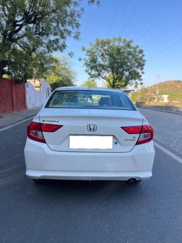 https://images10.gaadi.com/usedcar_image/4524920/original/processed_4afdc0ece180c6eea64ebcb6c52e1776.jpg?imwidth=6402