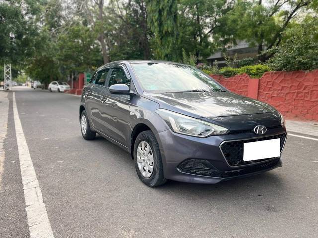 https://images10.gaadi.com/usedcar_image/4524922/original/processed_ce6f738f996870bb497e3ed0d1819d1e.jpg?imwidth=6400